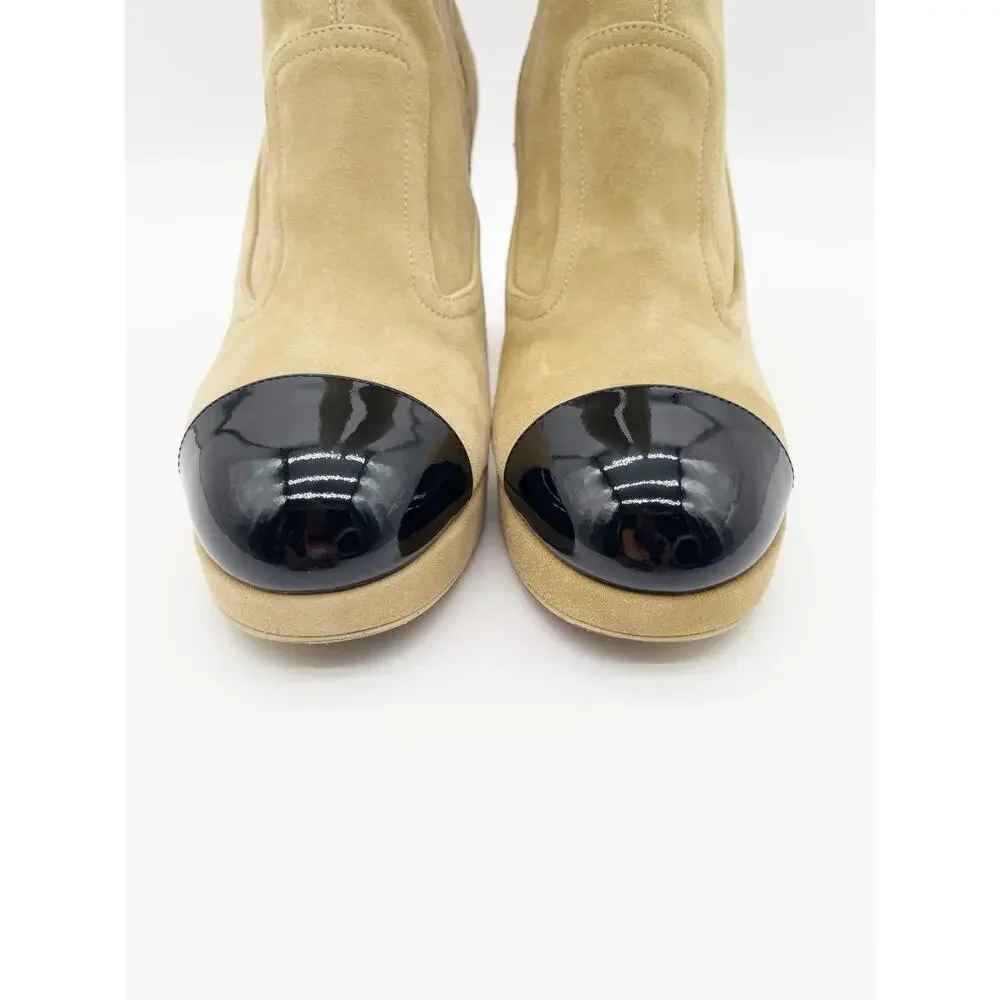Chanel FW 2023 Beige Suede Cap Toe Knee High Block Heel Boots EU 40 CC Charm Zip